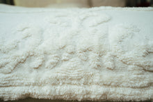 Load image into Gallery viewer, Fringe Tufted Throw Blanket