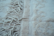 Load image into Gallery viewer, Fringe Tufted Throw Blanket