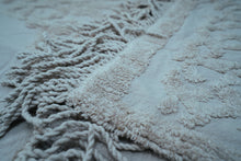 Load image into Gallery viewer, Fringe Tufted Throw Blanket